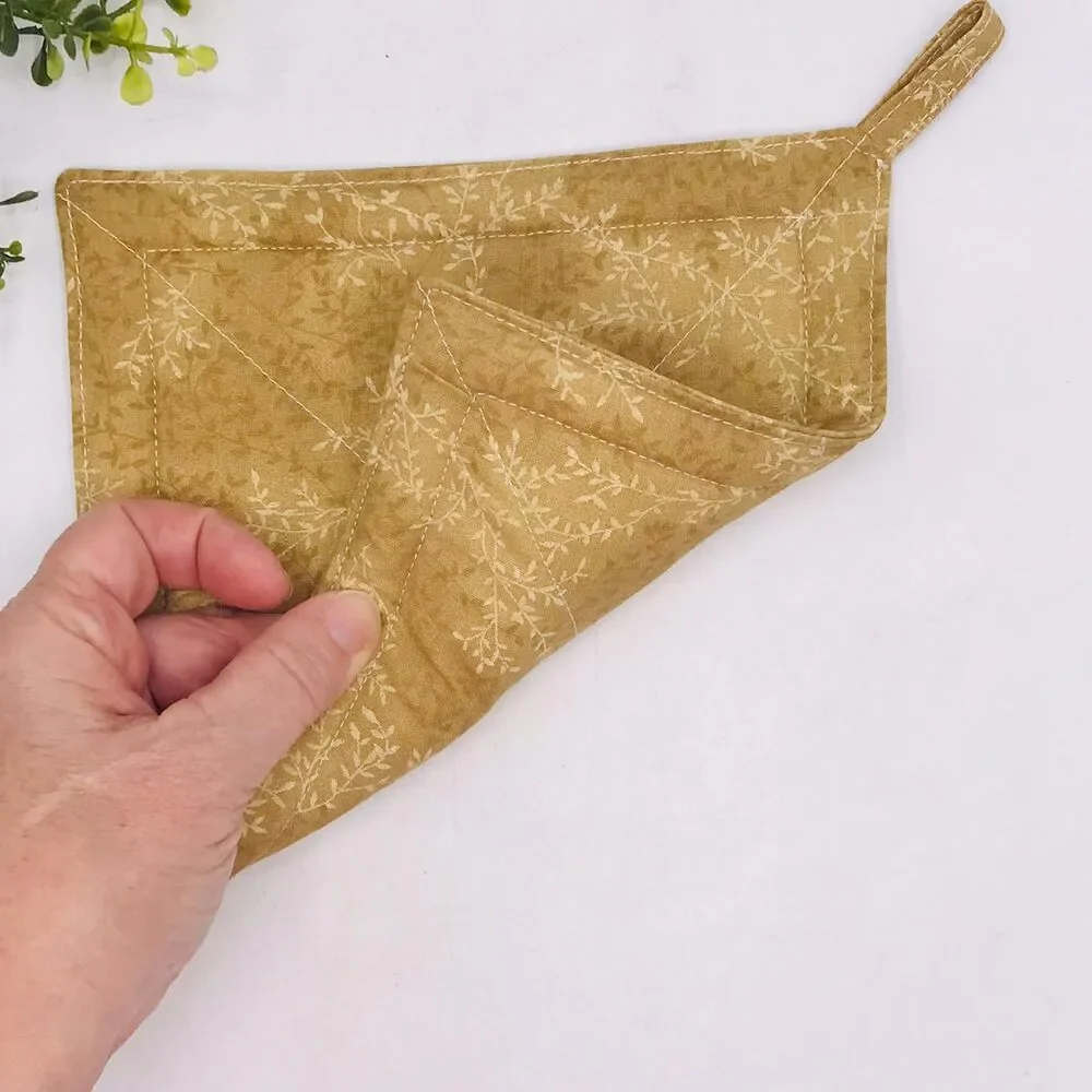 1 Square Potholder Neutral Tan VInes, Cottage Core Kitchen 7x7 Inches